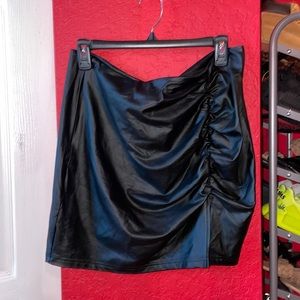 SHEIN Privé High Waist Split Hem Ruched Bodycon Patent Skirt